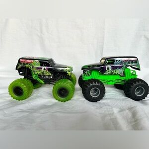 Set of 2 Metal Monster Jam Metal Grave Digger Monster trucks